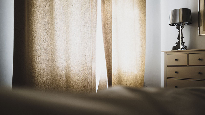 2.8-curtain-bedroom