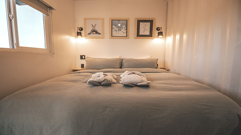 2.8-too-big-of-bed
