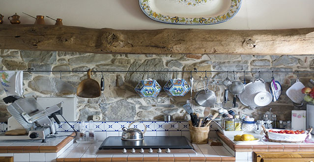 2.13-hanging-kitchen