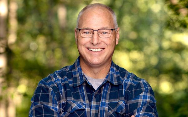 US Congressman Pete Stauber visits Norhart